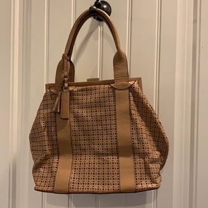 BCBG HANDBAG excellent like new condition